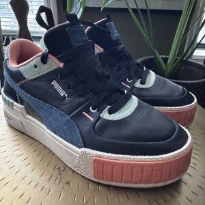 SOLD!! SOLD!! Women’s Cali Sport Mix Puma